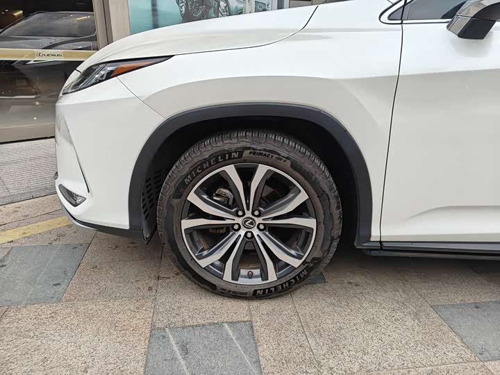 Фото 6 - Lexus RX