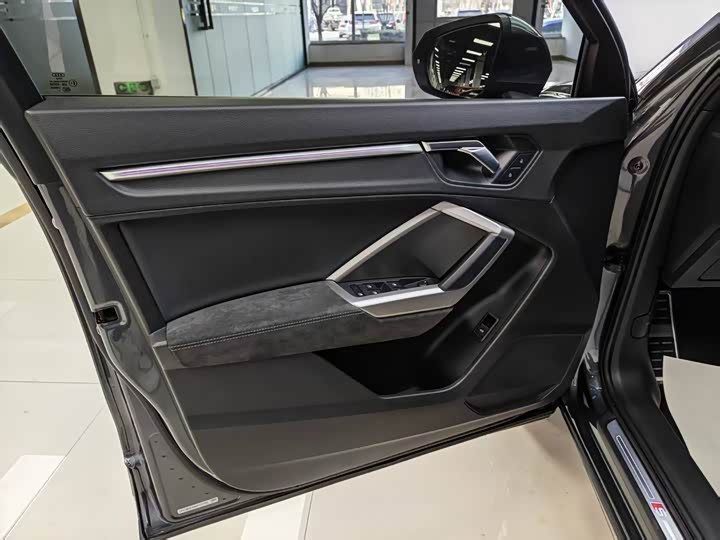 Фото 6 - Audi Q3