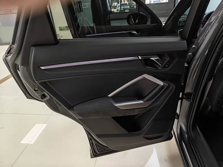 Фото 9 - Audi Q3