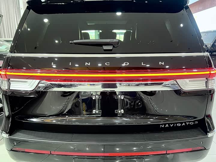 Фото 5 - Lincoln Navigator
