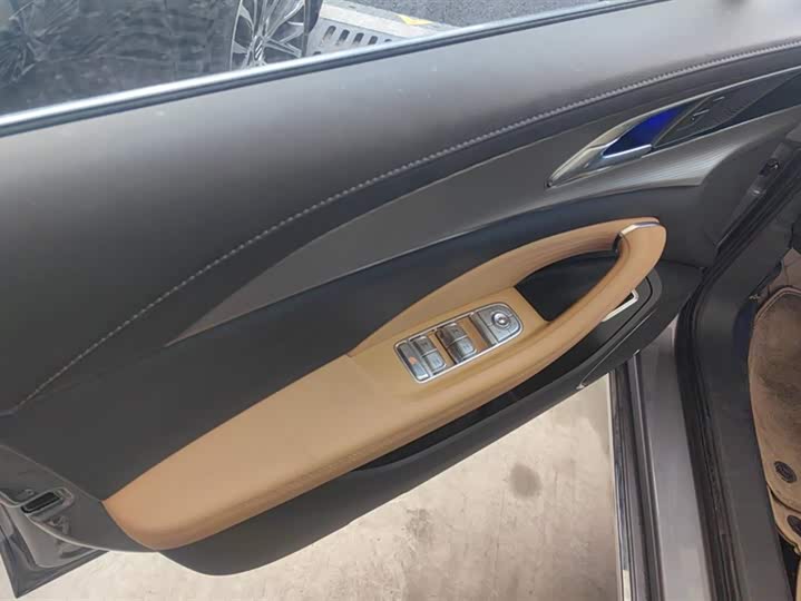 Фото 7 - Hongqi H5