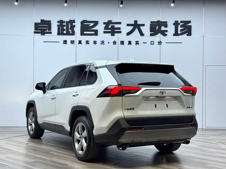 Фото 5 - Toyota RAV4