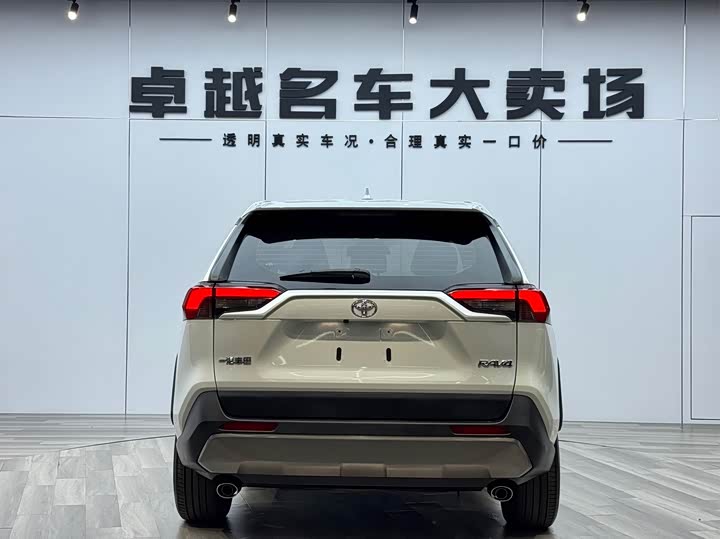 Фото 6 - Toyota RAV4