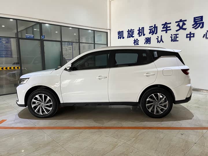 Фото 7 - Geely Vision X6