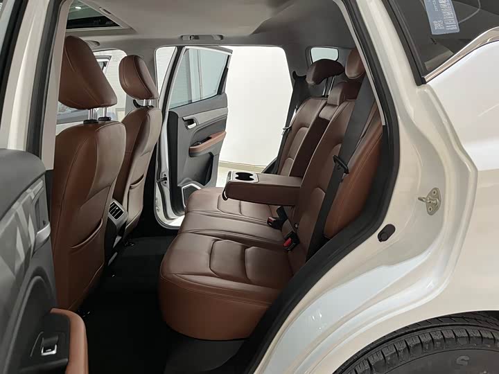 Фото 9 - Geely Vision X6