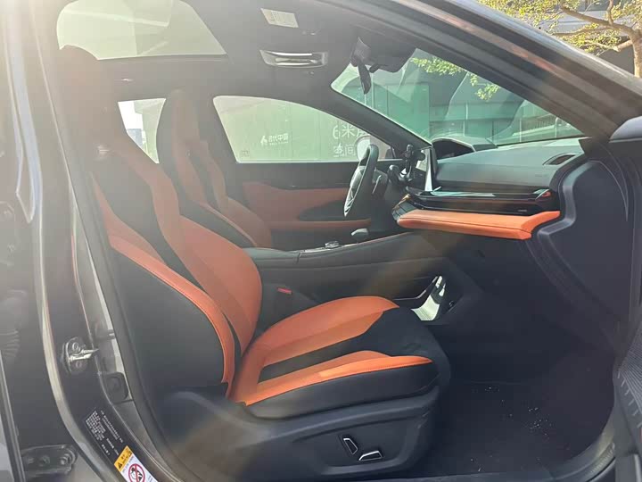 Фото 8 - Changan UNI-V