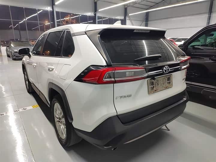 Фото 5 - Toyota Wildlander