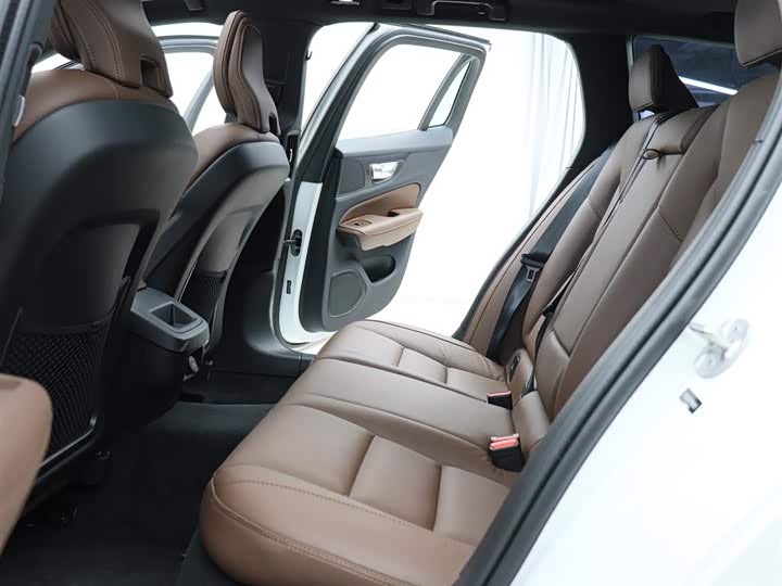 Фото 6 - Volvo V60