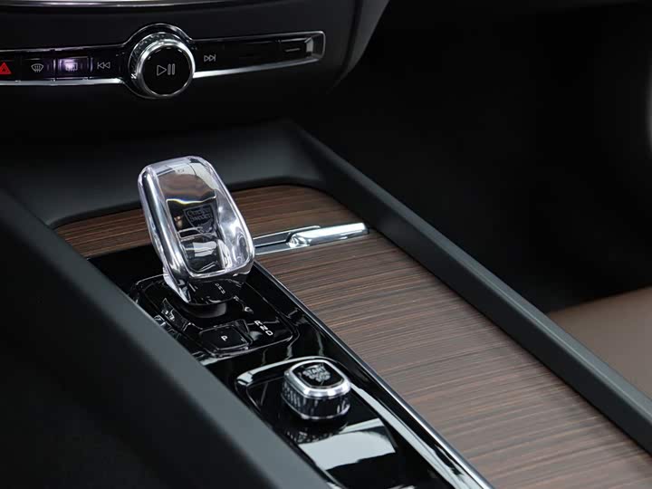 Фото 9 - Volvo V60