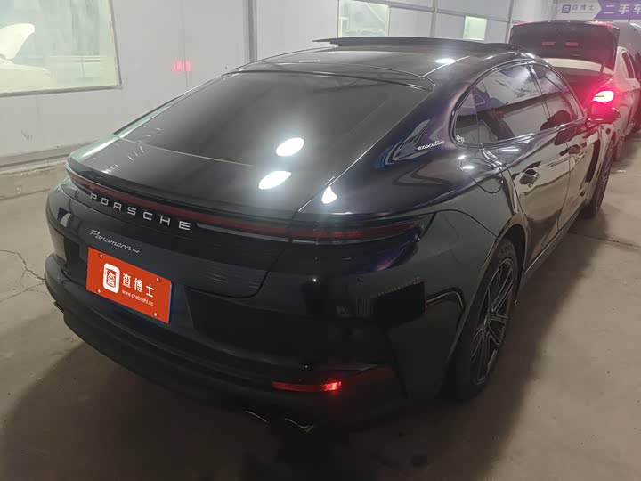 Фото 2 - Porsche Panamera