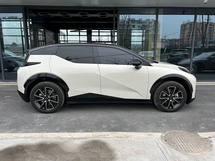 Фото 3 - Zeekr X