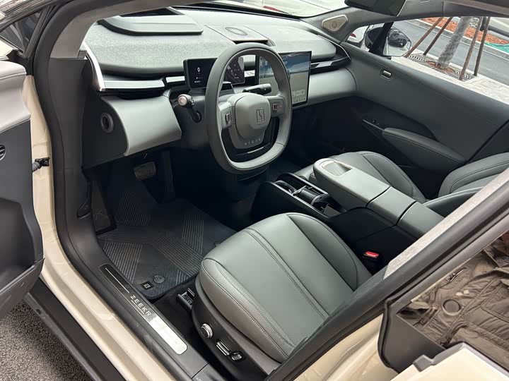 Фото 6 - Zeekr X