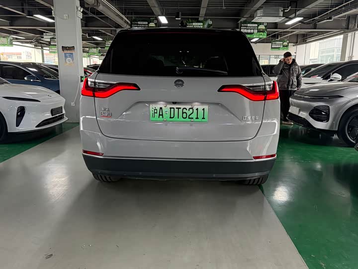 Фото 9 - Nio ES8