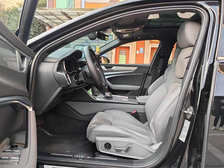 Фото 5 - Audi A6L