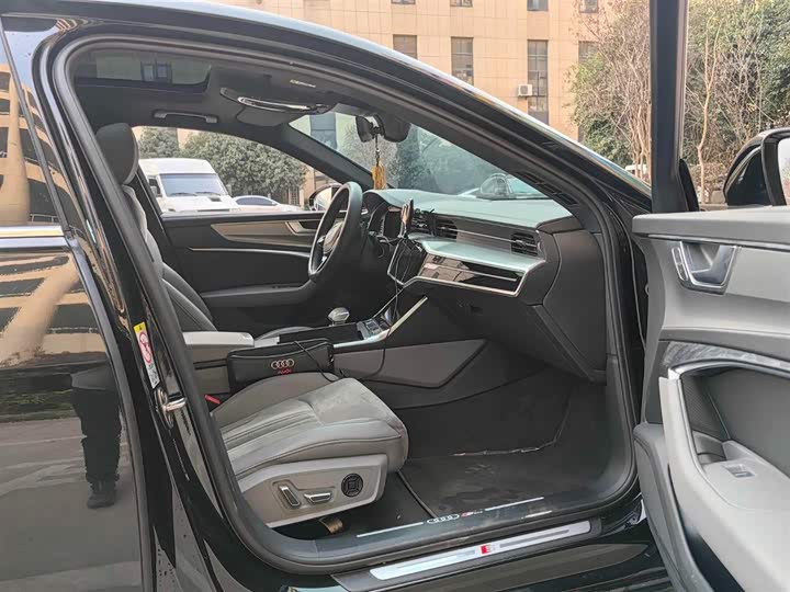 Фото 7 - Audi A6L