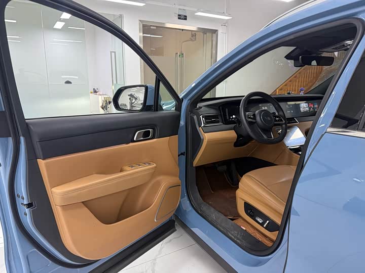 Фото 8 - LiXiang One