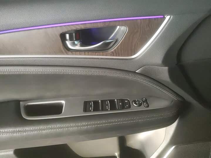 Фото 7 - Honda Avancier