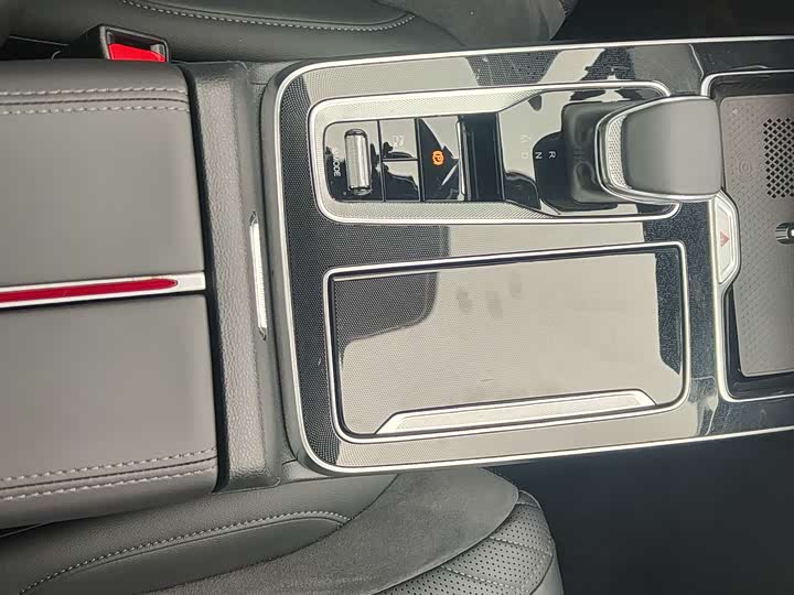 Фото 5 - Hongqi HS5