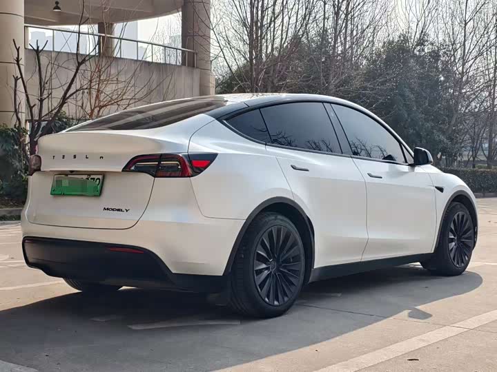 Фото 6 - Tesla Model Y