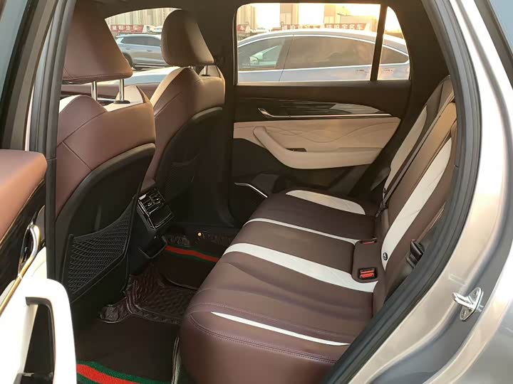 Фото 7 - Geely Monjaro