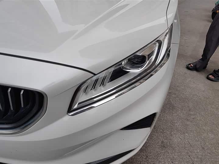 Фото 5 - Geely Emgrand GT