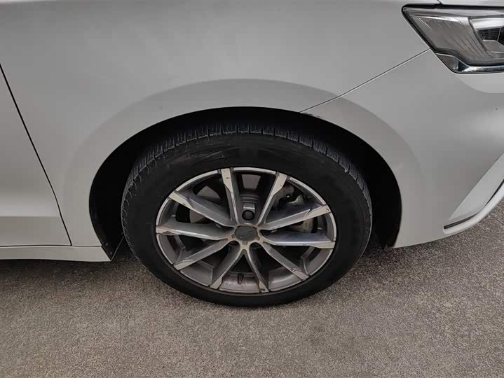 Фото 6 - Geely Emgrand GT