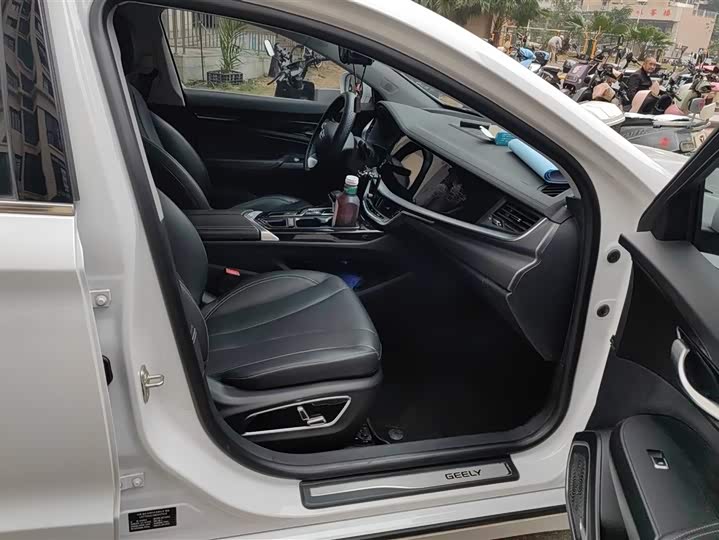 Фото 8 - Geely Emgrand GT