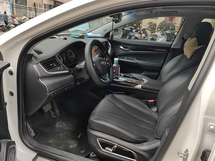 Фото 9 - Geely Emgrand GT