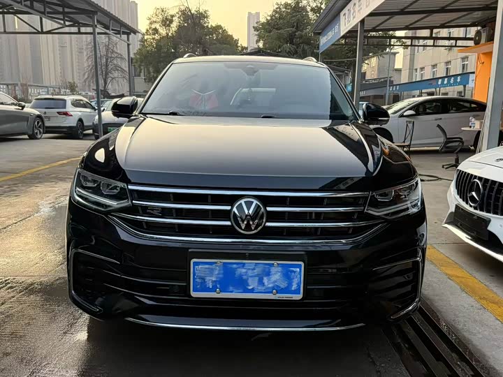Фото 2 - Volkswagen Tiguan L Pro