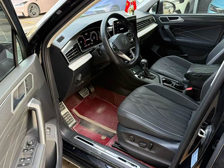 Фото 4 - Volkswagen Tiguan L Pro