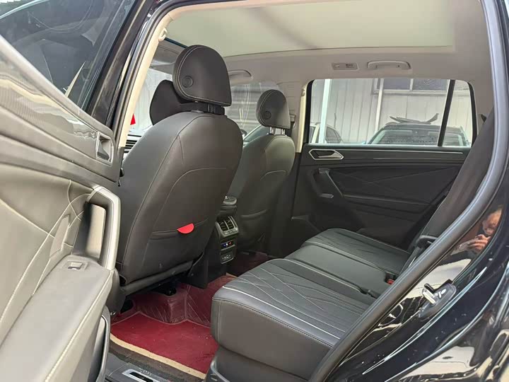 Фото 5 - Volkswagen Tiguan L Pro