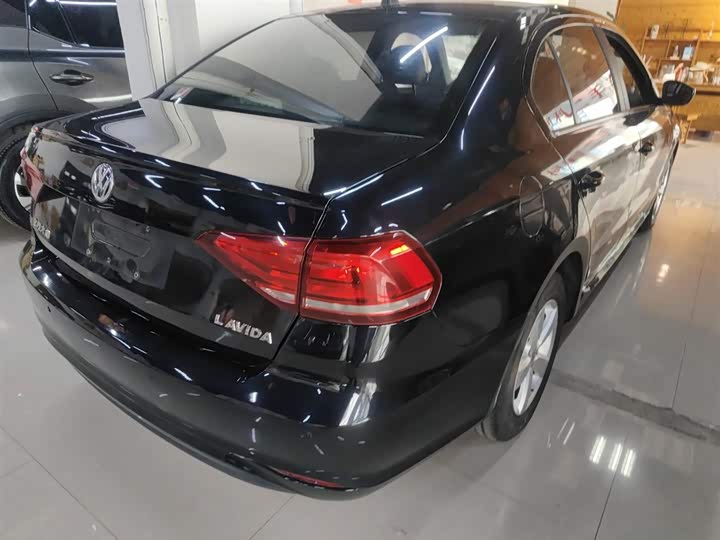 Фото 7 - Volkswagen Lavida