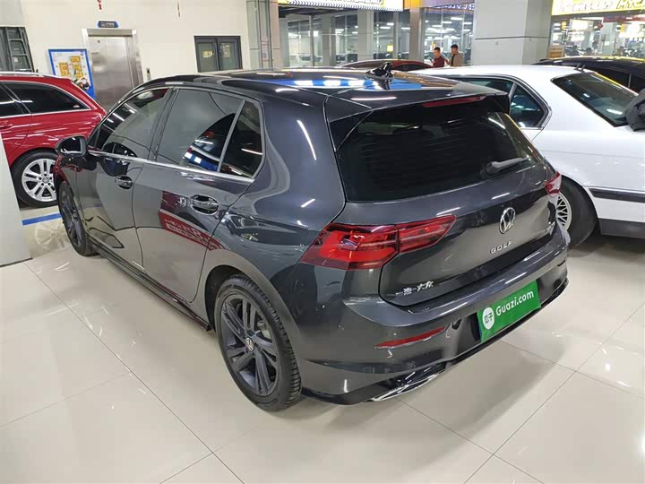 Фото 5 - Volkswagen Golf