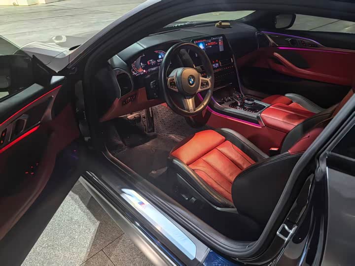 Фото 3 - BMW 8 Series