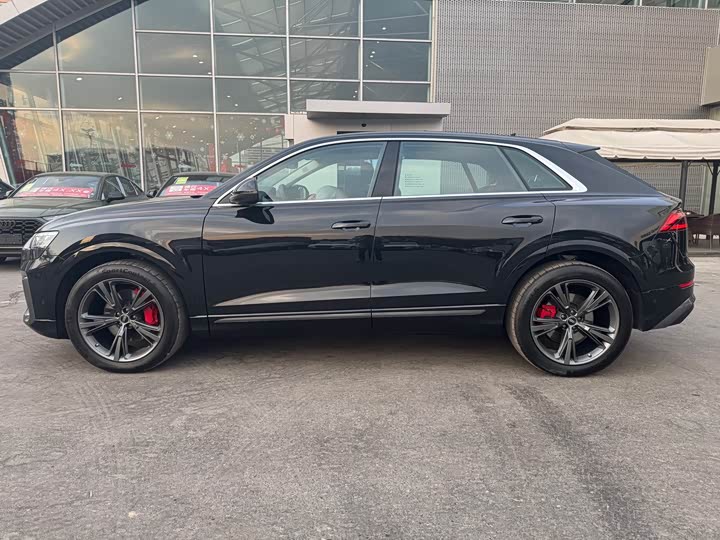 Фото 3 - Audi Q8