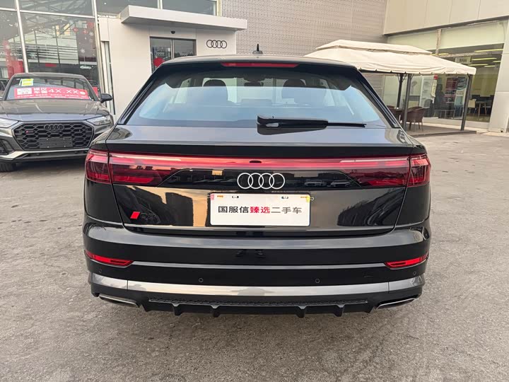 Фото 4 - Audi Q8