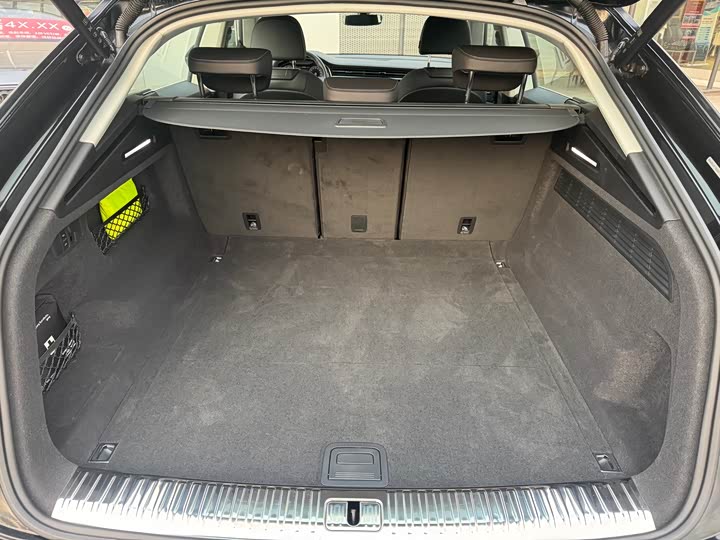 Фото 5 - Audi Q8