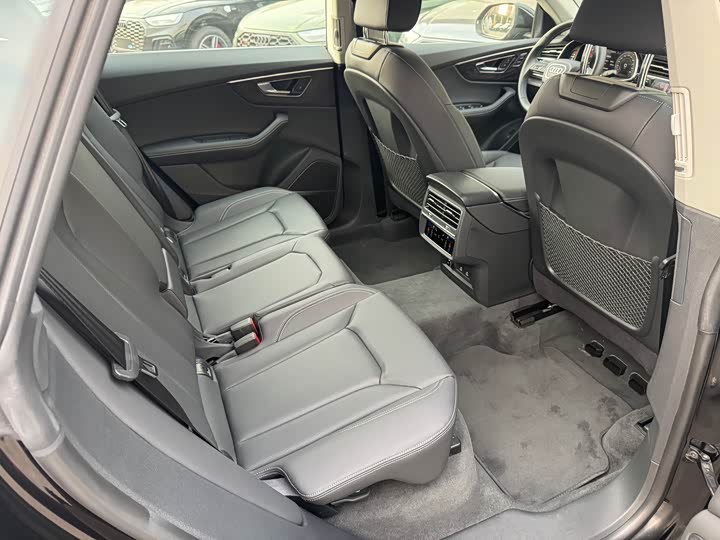 Фото 6 - Audi Q8