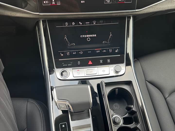 Фото 9 - Audi Q8