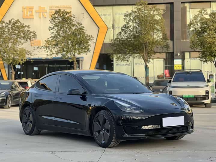 Фото 3 - Tesla Model 3