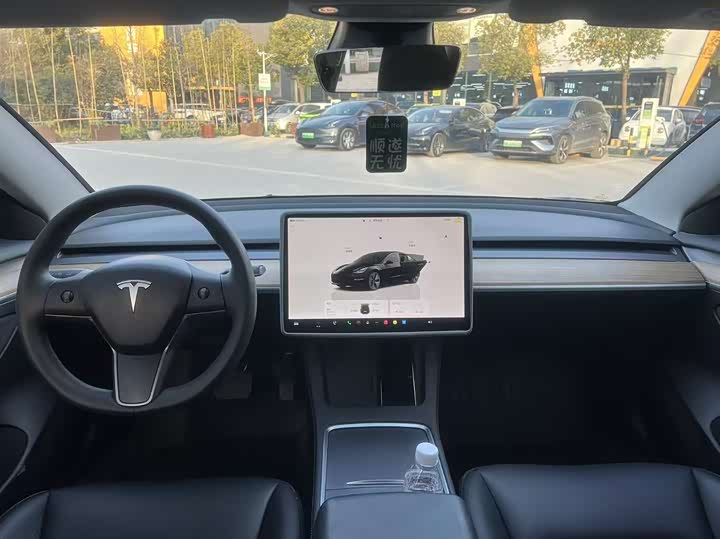 Фото 6 - Tesla Model 3