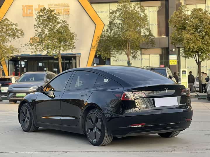 Фото 9 - Tesla Model 3