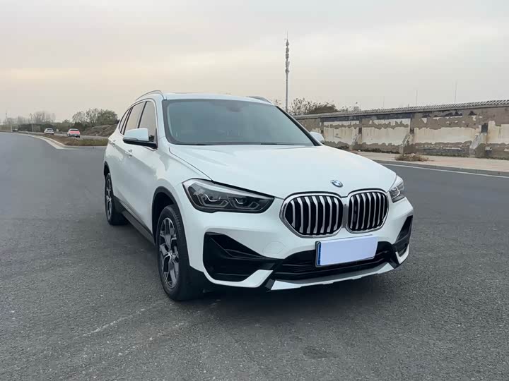 Фото 2 - BMW X1