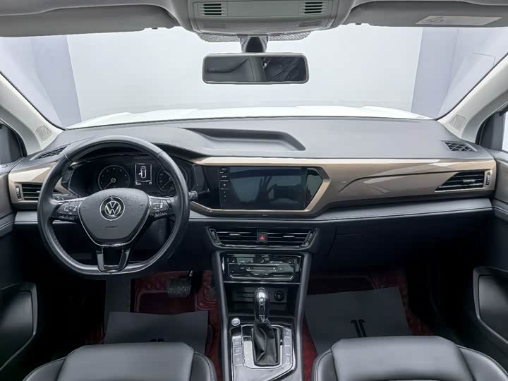 Фото 7 - Volkswagen Tharu