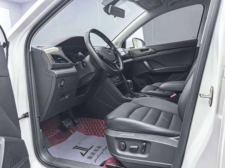 Фото 8 - Volkswagen Tharu