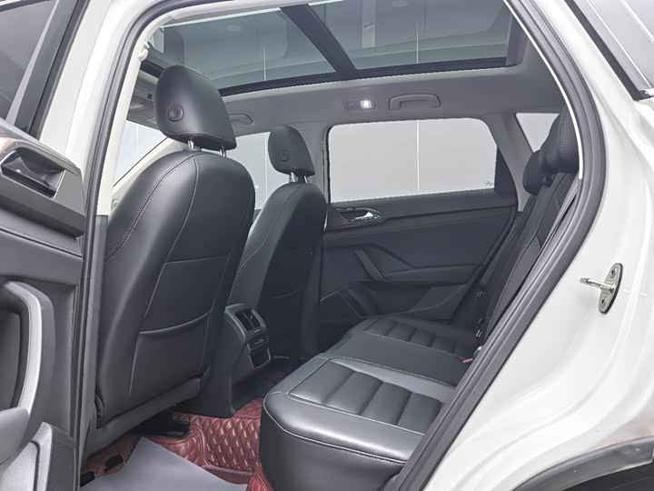 Фото 9 - Volkswagen Tharu