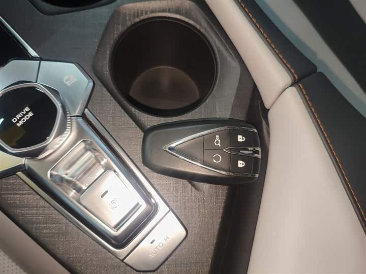 Фото 9 - Changan UNI-V Hybrid