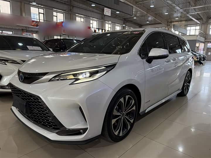 Фото 1 - Toyota Granvia