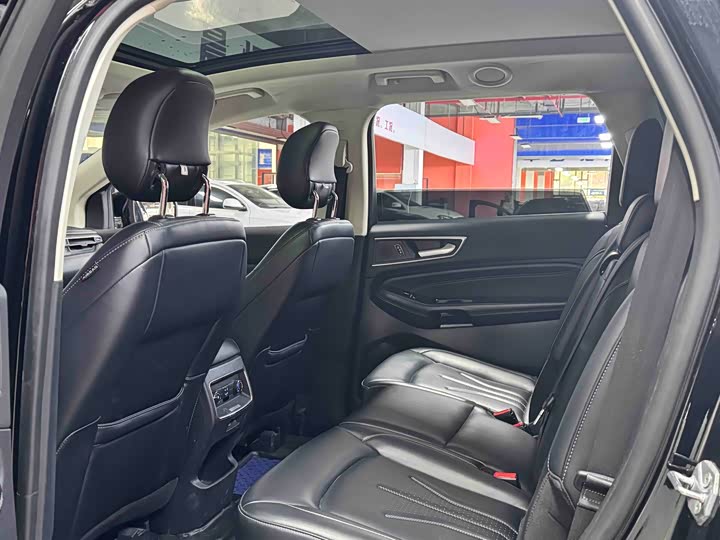 Фото 6 - Ford Edge