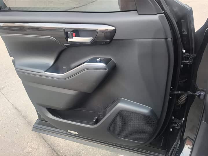 Фото 7 - Toyota Crown Kluger